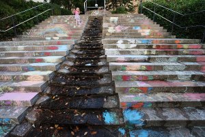 Kollektive Malaktion, Annaberg Buchholz DE. About 20 people joined in to create this chalk painting. In cooperation with Neues Konsulat Annaberg Buchholz. Installation